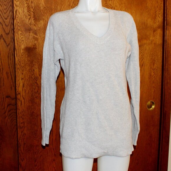 🎉HP🎉NWT Gap 100% Cotton V-Neck Sweater - Picture 2 of 3